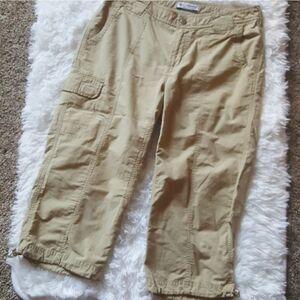 Columbia thin Khaki Crop Pants Size 6